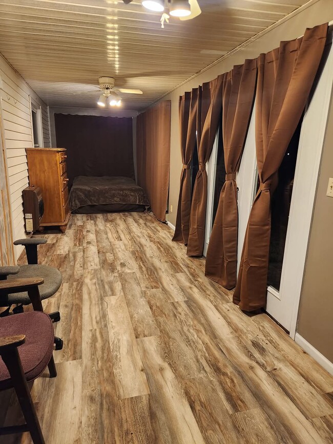 9 Elm St in Jamestown, OH - Building Photo - Building Photo