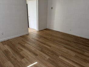 12940-12118 118 Ave NW in Edmonton, AB - Building Photo - Building Photo