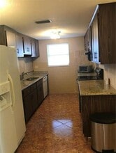 10327 Oleander Dr in Port Richey, FL - Building Photo - Building Photo
