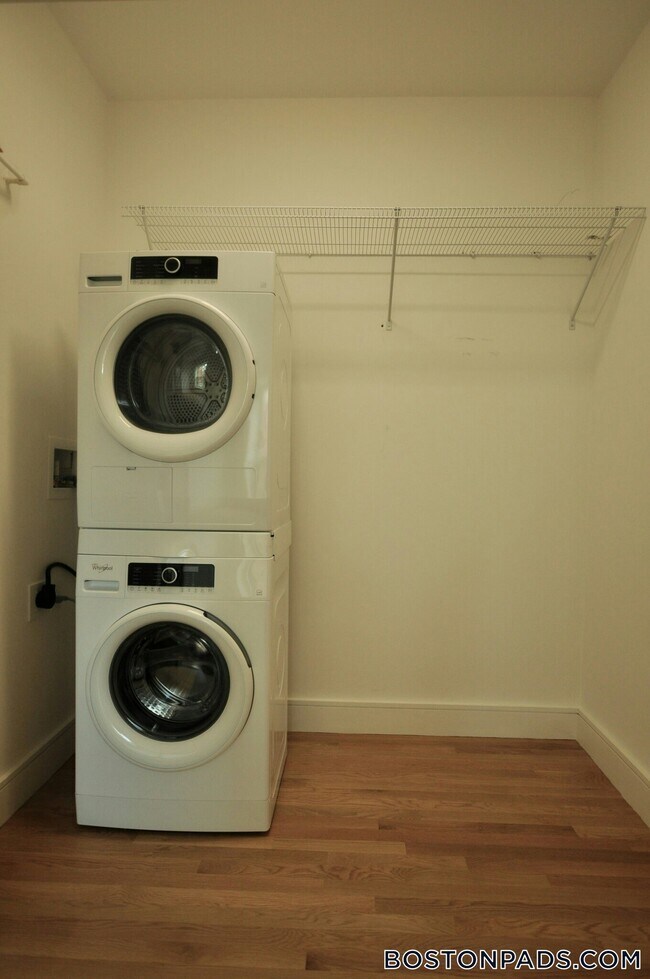 877 Beacon St in Boston, MA - Foto de edificio - Building Photo