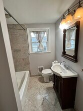 10 Whiting Way in Stoughton, MA - Foto de edificio - Building Photo