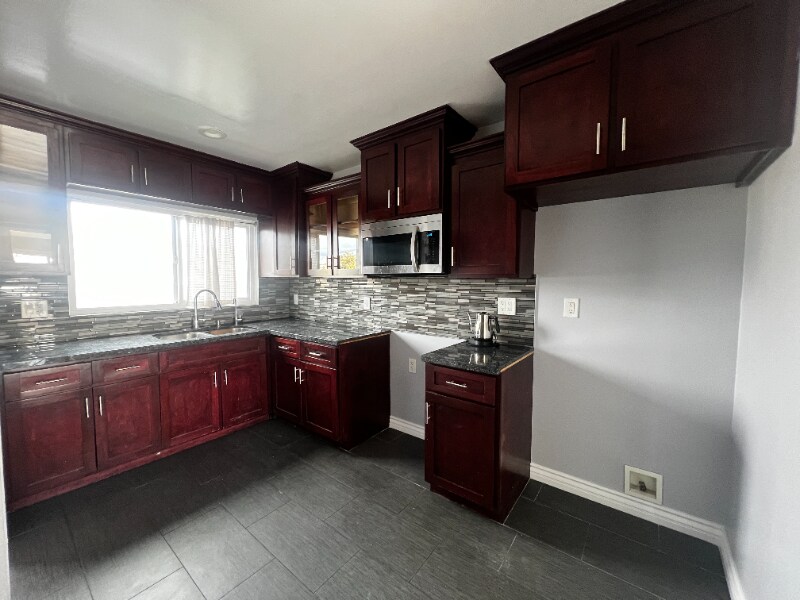 845 W 55th St-Unit -4 in Los Angeles, CA - Building Photo