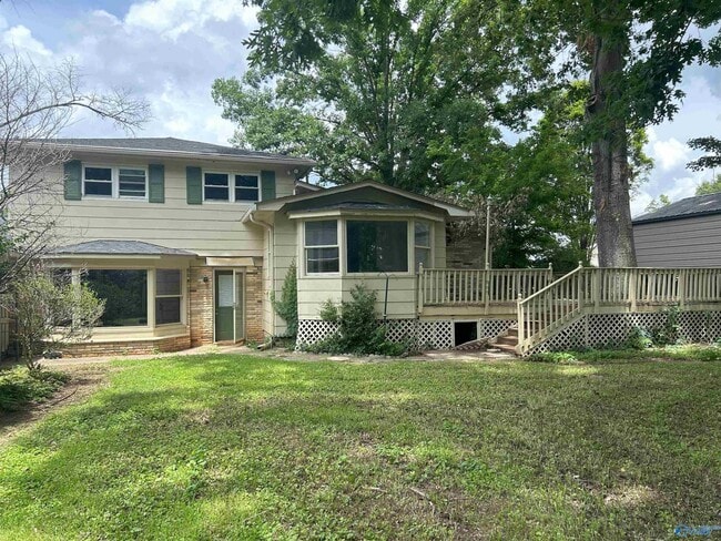 property at 2109 Villaret Dr SW