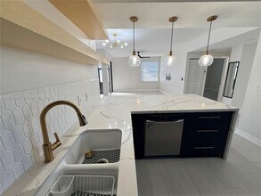 11864 NW 11th St in Pembroke Pines, FL - Building Photo - Building Photo