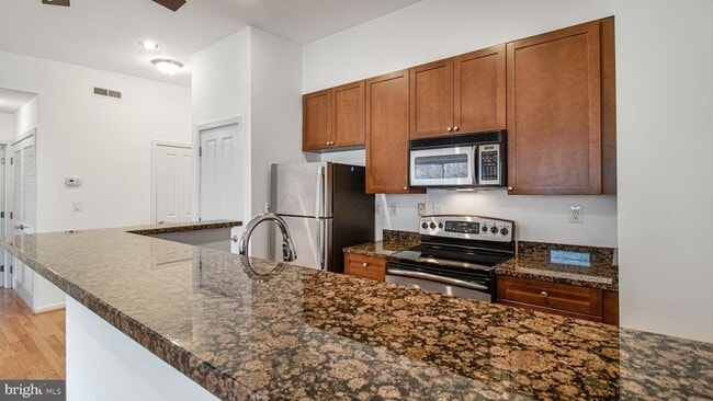 1501 27th St SE, Unit 406 in Washington, DC - Building Photo - Building Photo