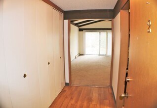 16 Green Mountain Dr in Iowa City, IA - Building Photo - Building Photo