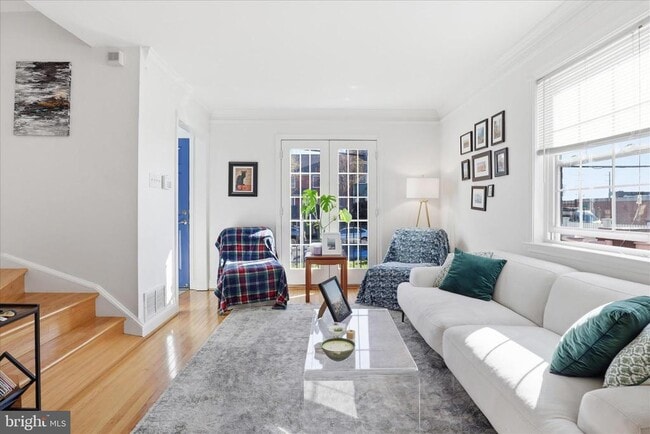 property at 915 Jefferson St