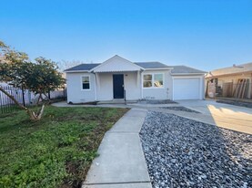 3910 Ivy St in Sacramento, CA - Building Photo