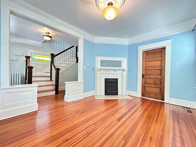 3110 Luxembourg Ave in Norfolk, VA - Building Photo - Building Photo