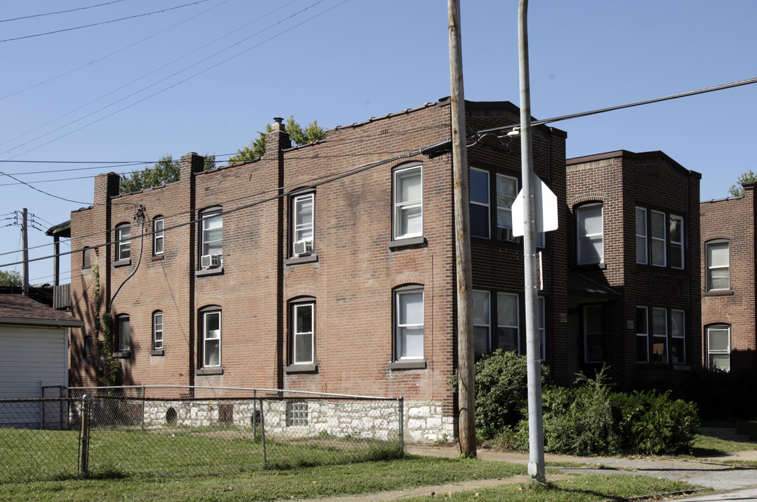 1016 Eichelberger St in St. Louis, MO - Building Photo