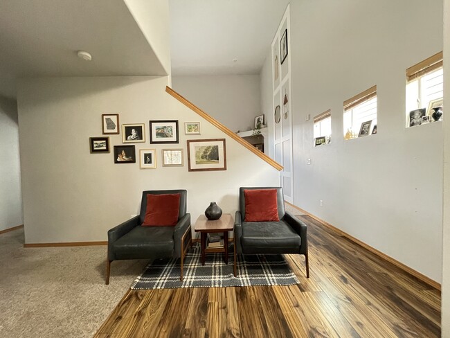 6948 Stone St SE in Lacey, WA - Foto de edificio - Building Photo