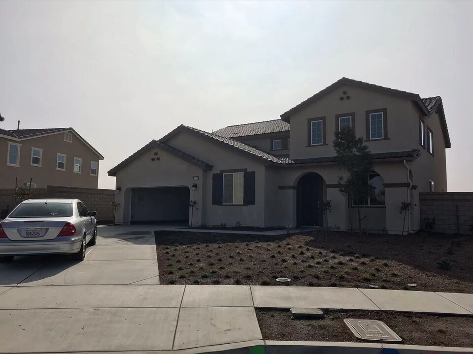 11534 Weir Wy in Jurupa Valley, CA - Foto de edificio