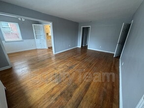 5933 Oakwood Ave in Cincinnati, OH - Building Photo - Building Photo