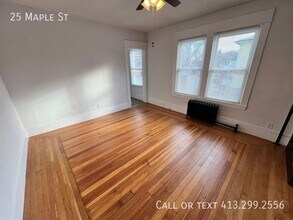 25 Maple St in South Hadley, MA - Building Photo - Building Photo