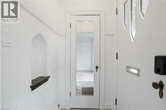 105 Longwood Rd N in Hamilton, ON - Building Photo - Building Photo