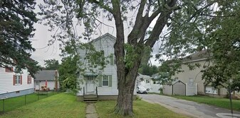 144 S Maple St, Unit First foor in Manchester, NH - Building Photo