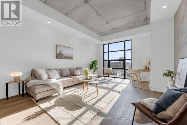 24 Augusta St in Hamilton, ON - Building Photo - Building Photo