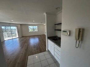 4003 Sunset Dr in Los Angeles, CA - Building Photo - Building Photo