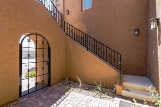 4947 Enchanted View St in Las Vegas, NV - Building Photo - Building Photo