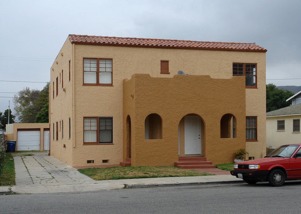 113-119 E Lewis St in Ventura, CA - Building Photo