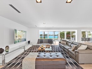 714 S Lake Dr in Lantana, FL - Building Photo - Building Photo