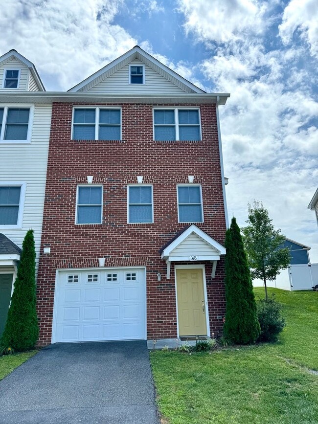 property at 376 Tanzanite Dr