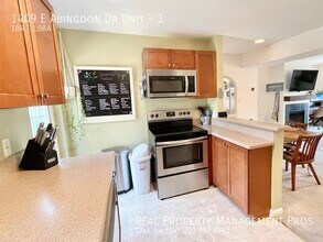 1409 E Abingdon Dr in Alexandria, VA - Building Photo - Building Photo