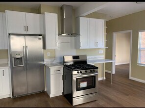 5117 W 21st St, Unit Daniel Yohannes in Los Angeles, CA - Building Photo - Building Photo