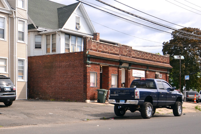 1659 Fairfield Ave in Bridgeport, CT - Building Photo - Building Photo