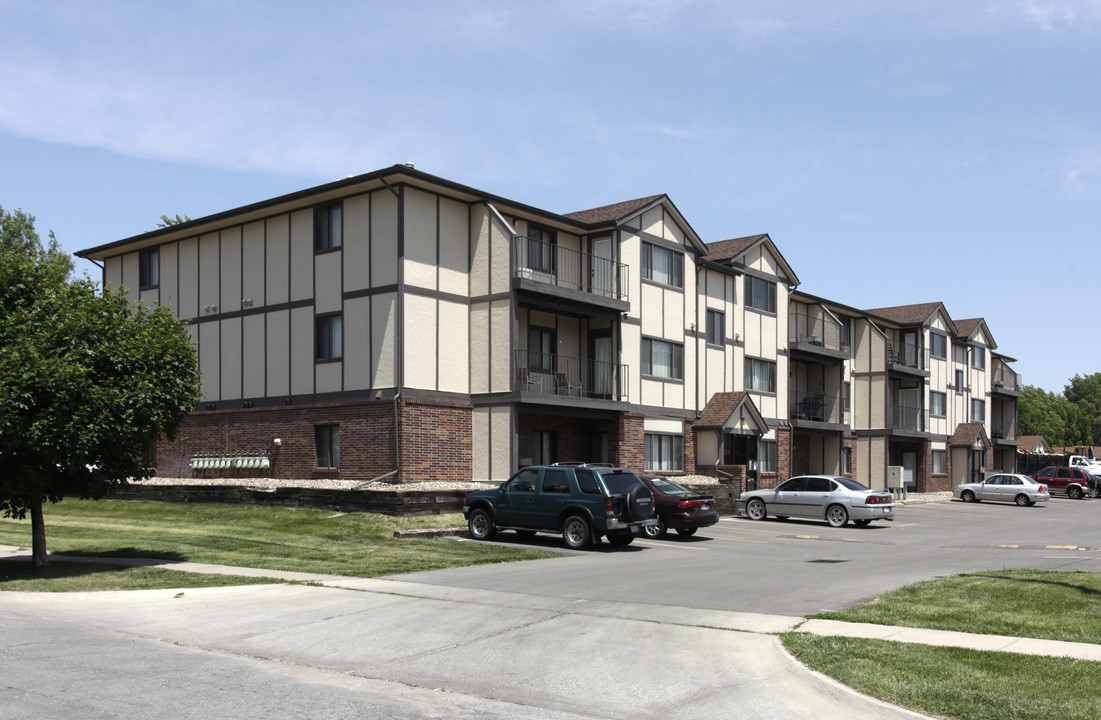Cheever Pointe Apartments in Lincoln, NE - Foto de edificio