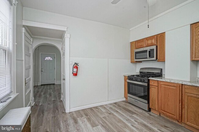 30 S Railroad Ave in Gloucester City, NJ - Building Photo - Building Photo