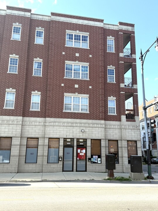 3000 W Lawrence Ave in Chicago, IL - Building Photo