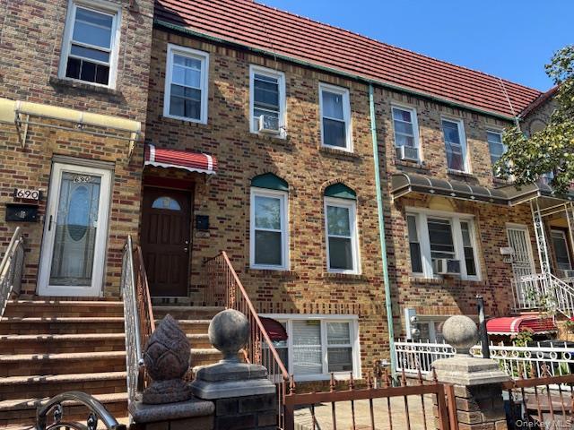 43-643 E St in New York, NY - Building Photo