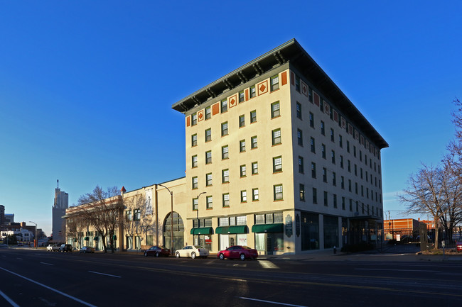 Drake Plaza Apartments in St. Louis, MO - Foto de edificio - Building Photo