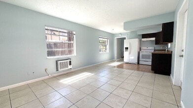 215 N Wild Olive Ave in Daytona Beach, FL - Building Photo - Building Photo