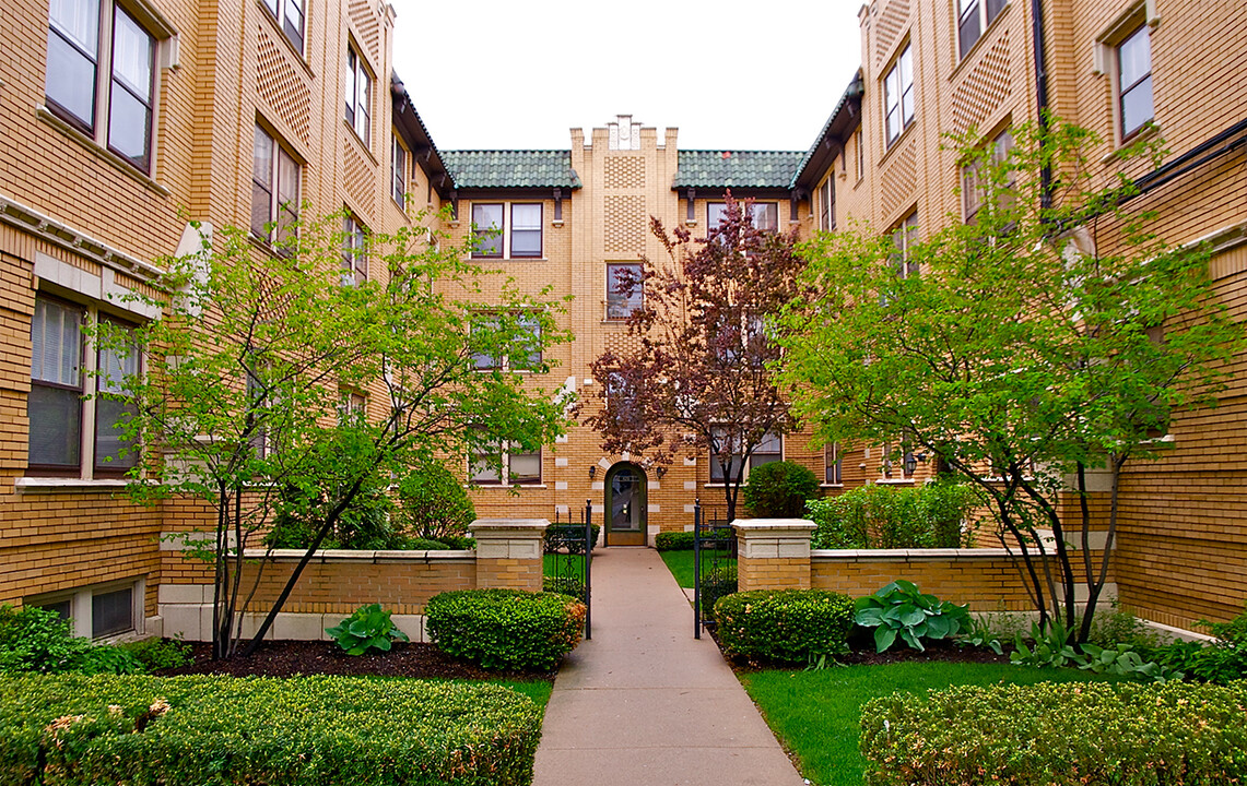 425-431 N. Humphrey Ave. in Oak Park, IL - Building Photo