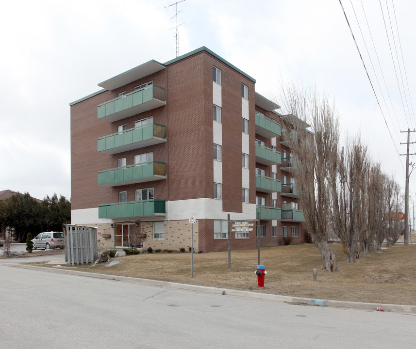 Bradford Apartments in Bradford West Gwillimbury, ON - Building Photo