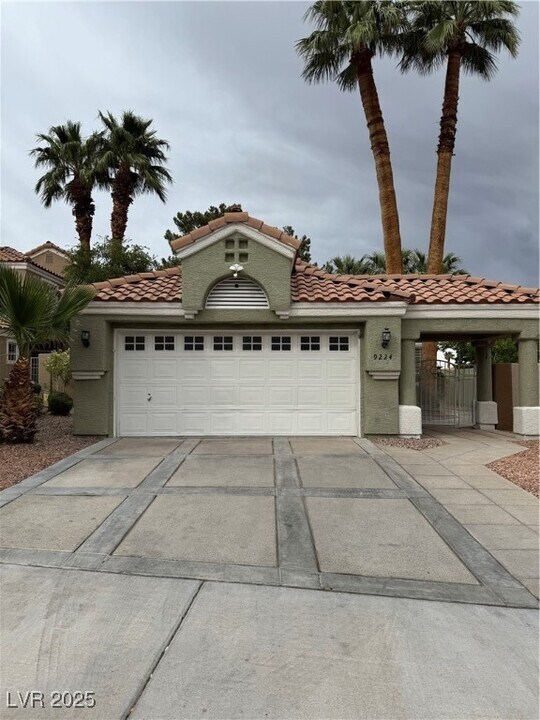 9224 Kentucky Oaks Dr in Las Vegas, NV - Building Photo