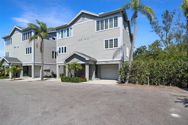 535 Forest Way in Longboat Key, FL - Building Photo - Building Photo