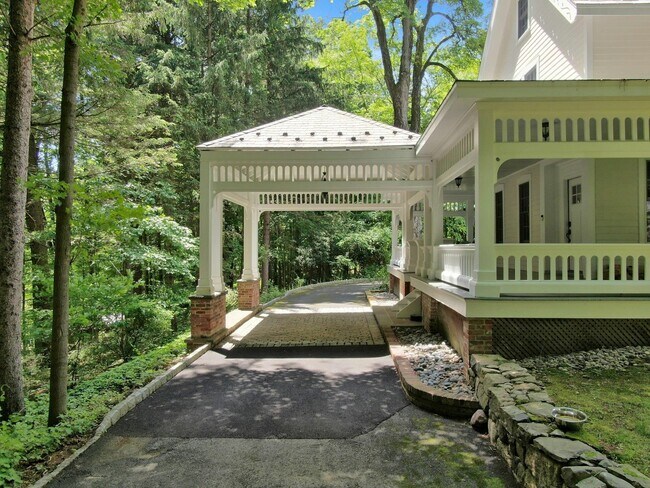 314 Haverstraw Rd in Suffern, NY - Building Photo - Building Photo