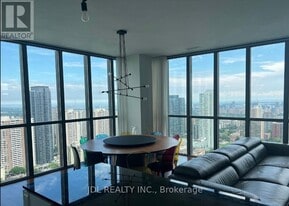 110 Charles St E in Toronto, ON - Building Photo