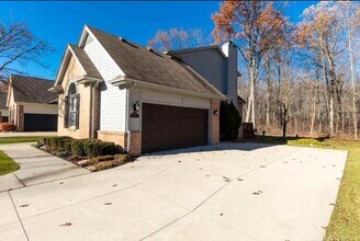 1154 Bluebird Dr in Rochester Hills, MI - Foto de edificio - Building Photo