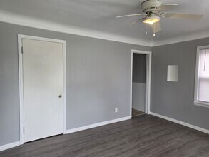 26051 Alger St in Madison Heights, MI - Building Photo - Building Photo