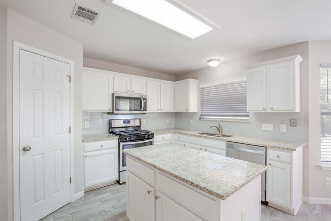 3505 Texas Topaz Dr in Austin, TX - Foto de edificio - Building Photo