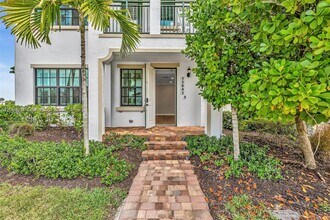 11541 SW 15th Ave in Pembroke Pines, FL - Building Photo - Building Photo
