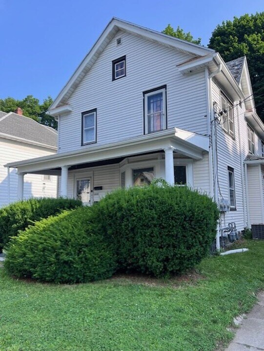 302 Hasbrouck Ave in Kingston, NY - Building Photo