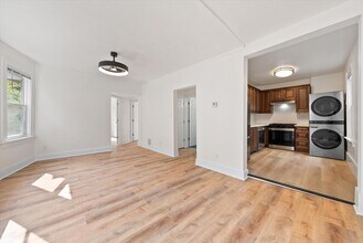 2026 E Kenilworth Pl in Milwaukee, WI - Building Photo - Building Photo