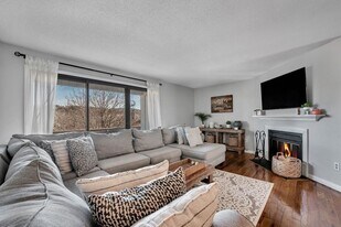 157 Beacon Hill Common in Beacon Falls, CT - Building Photo