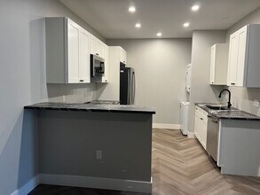 649 Emlin St in Pittsburgh, PA - Building Photo - Building Photo