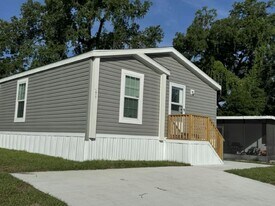9417 Polak Dr in Tampa, FL - Building Photo